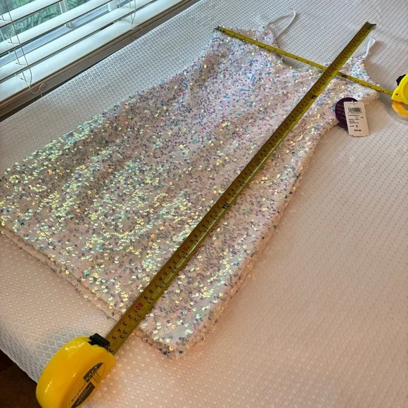 Hoco Kathy Iridescent Sequin Mini
Dress Size S - Picture 9 of 10